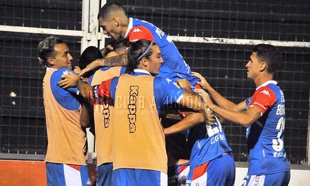 Con gol de Juan Manuel García, Unión derrotó a Patronato 1-0 y llegó a las 8 unidades en la Zona B de la Copa de la Liga. Con gol de Juan Manuel García, Unión derrotó a Patronato 1-0 y llegó a las 8 unidades en la Zona B de la Copa de la Liga.