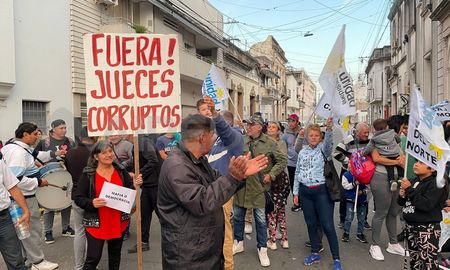 La convocatoria se concentró en inmediaciones de calles 9 de Julio y Monseñor Zaspe, en el sur de la ciudad de Santa Fe La convocatoria se concentró en inmediaciones de calles 9 de Julio y Monseñor Zaspe, en el sur de la ciudad de Santa Fe