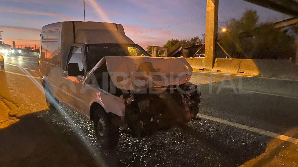 Los daños de la camioneta Fiorino en el primero de los dos accidentes del lunes 13 de junio.