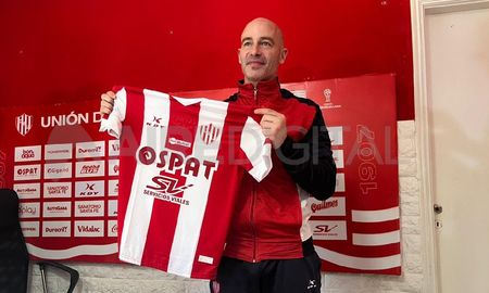 Sebastián Méndez, de ser DT de Unión y dirigir con Maradona pasó a un equipo que pelea por no descender Sebastián Méndez, de ser DT de Unión y dirigir con Maradona pasó a un equipo que pelea por no descender