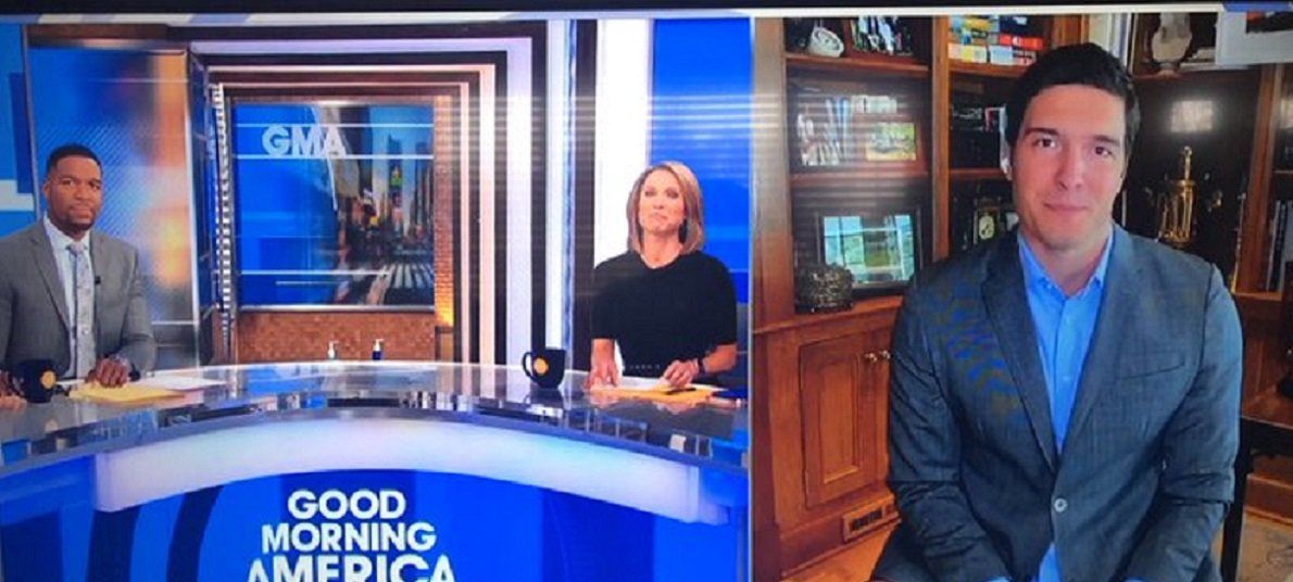 Fotos: un periodista de ABC News apareció sin pantalones mientras trabajaba desde su casa