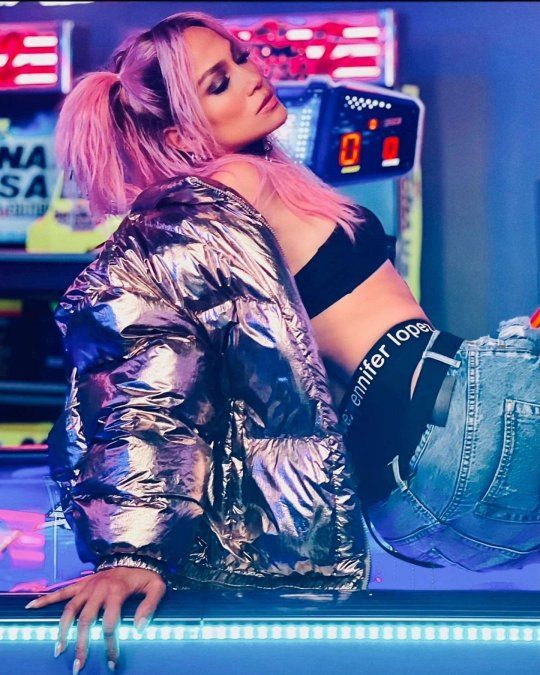 J. Lo y Lali Espósito usan ropa interior personalizada