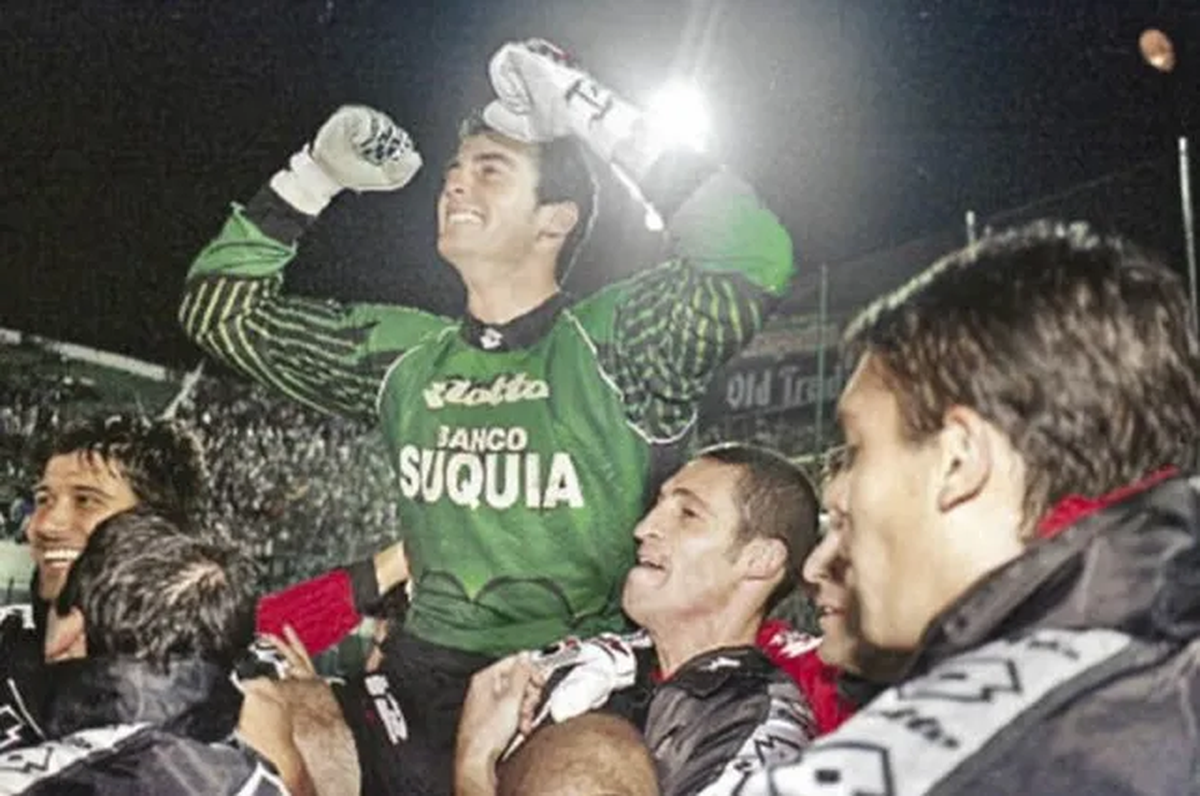 El recuerdo de Colón en la Copa Libertadores que emocionó a todos los hinchas Sabaleros. La histórica noche de Colón, con José Pablo Burtovoy. El recuerdo de Colón en la Copa Libertadores que emocionó a todos los hinchas Sabaleros. La histórica noche de Colón, con José Pablo Burtovoy.