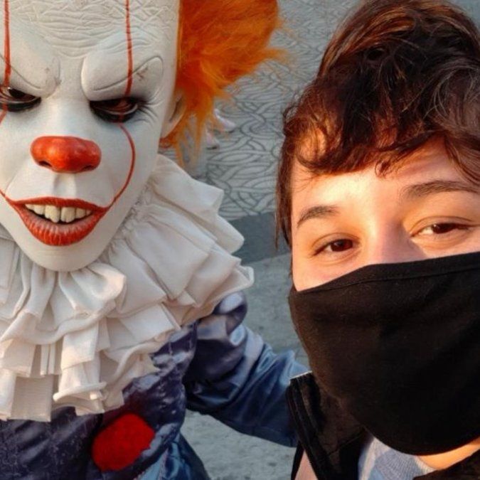 Un chico compartió en Twitter su foto con el payaso de