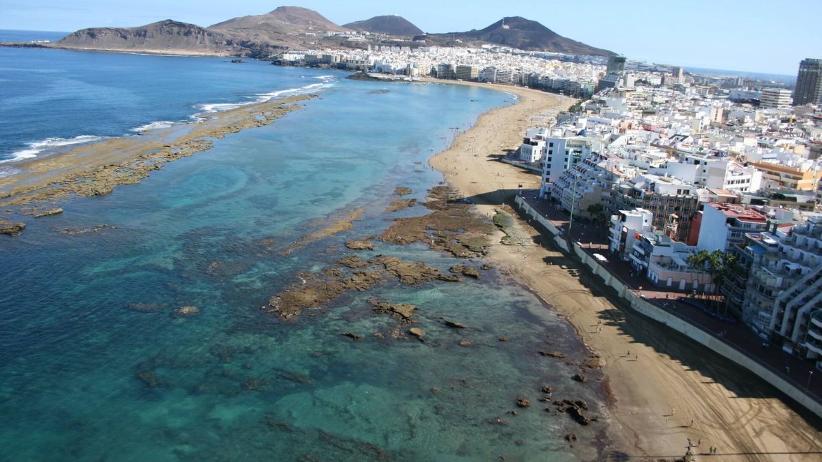 Las Canteras está ubicada dentro del Área Natural Protegida El Doradillo, a 15 kilómetros de Puerto Madryn, en la provincia de Chubut. Las Canteras está ubicada dentro del Área Natural Protegida El Doradillo, a 15 kilómetros de Puerto Madryn, en la provincia de Chubut.