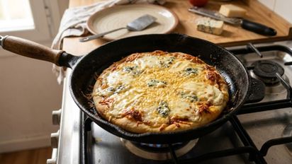 Pizza a los 4 quesos sin horno: cómo hacerla en 15 minutos con solo 5 ingredientes