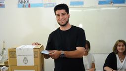 altText(El huracán Milei arrasó la ciudad de Santa Fe y Pellegrini fue el candidato más votado)}