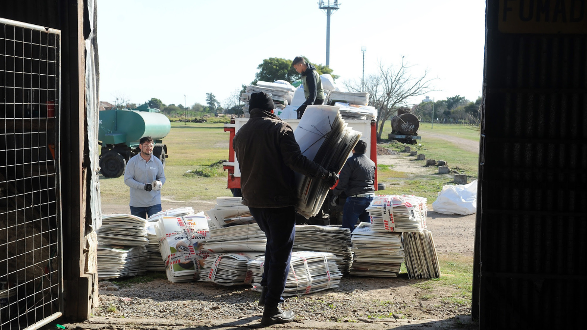 Lo recolectado se sumó a las tapitas reunidas en escuelas, instituciones y comercios con la intención de concientizar sobre el manejo de los residuos y promover su separación en origen. Lo recolectado se sumó a las tapitas reunidas en escuelas, instituciones y comercios con la intención de concientizar sobre el manejo de los residuos y promover su separación en origen.