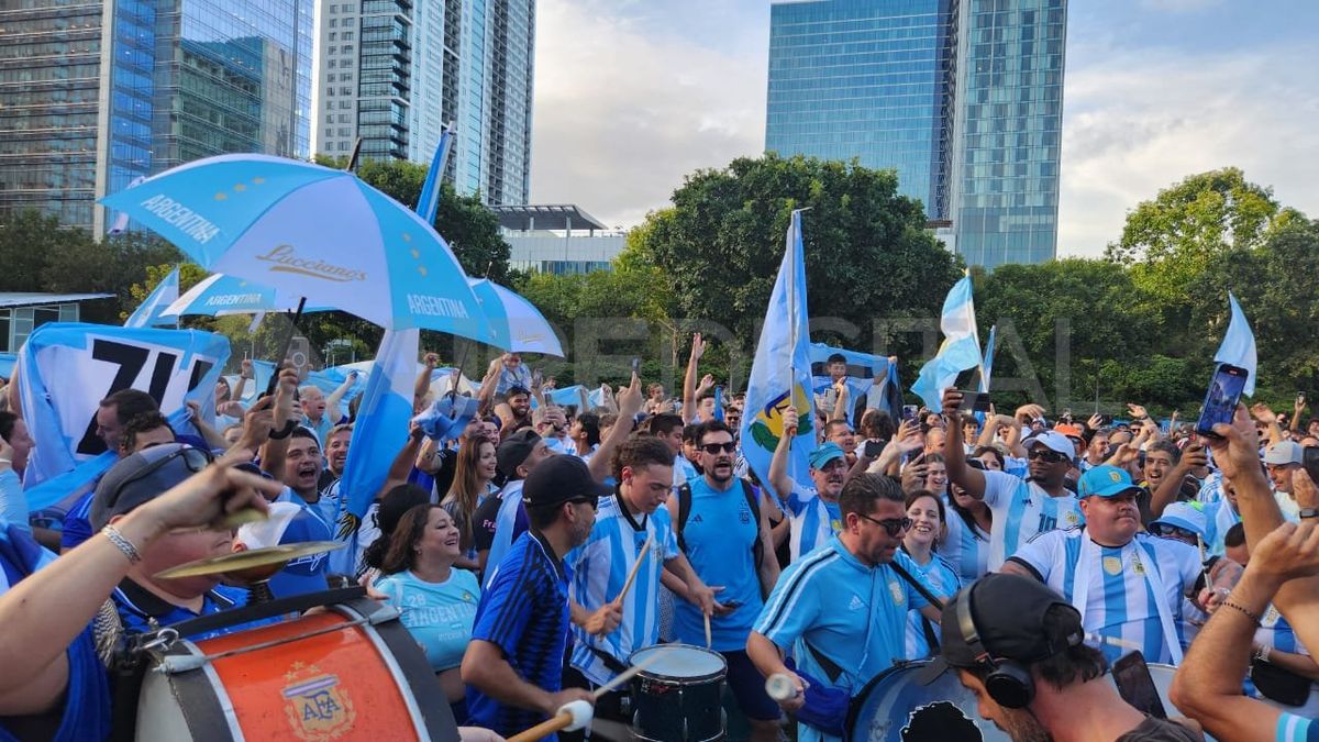 Multitudinario banderazo argentino en Houston.