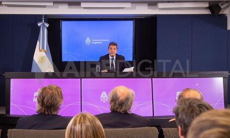 El ministro de Economía Sergio Massa anunció medidas este miércoles en una conferencia de prensa realizada en el Palacio de Hacienda. El ministro de Economía Sergio Massa anunció medidas este miércoles en una conferencia de prensa realizada en el Palacio de Hacienda.