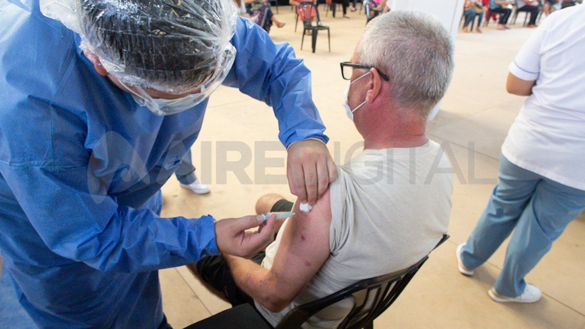 Comienza en la ciudad de Santa Fe la vacunación con terceras dosis contra el covid. 