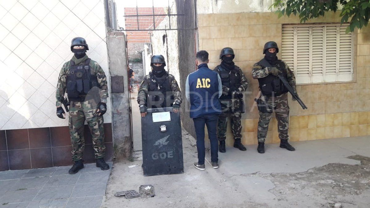 La pareja fue detenida en una casa de Pasaje Galisteo al 1.500.&nbsp;