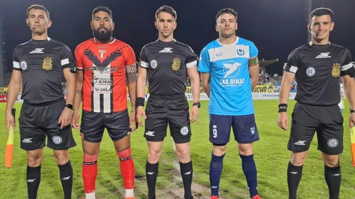 Terna de Liga Santafesina en la semifinal entre Tandil y General Alvear. Foto: Liga Tandilense. Terna de Liga Santafesina en la semifinal entre Tandil y General Alvear. Foto: Liga Tandilense.