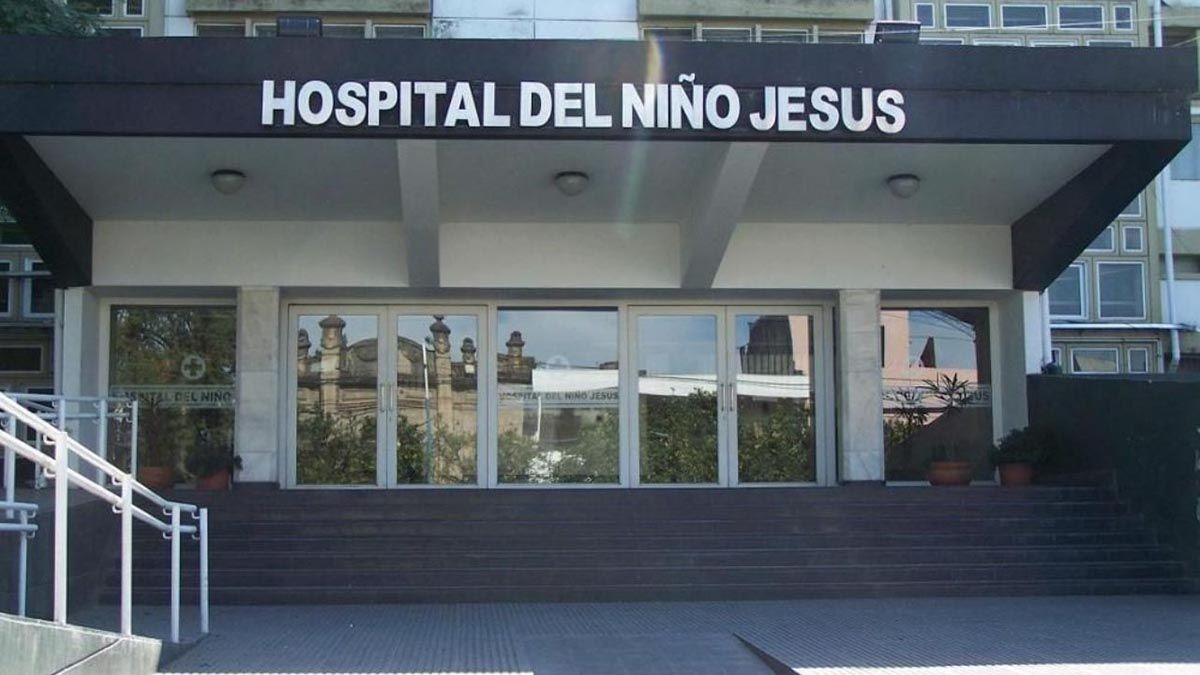 El pequeño ingresó al hospital con paro cardiorrespiratorio y pudo ser reanimado por el personal de salud.