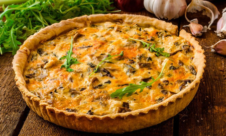 Cómo hacer tarta de pollo y espinaca súper fácil: la receta rápida con ingredientes que tenés en casa