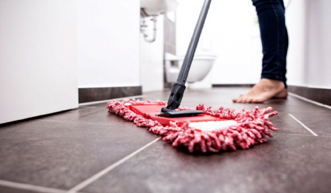 Cómo limpiar los pisos con vinagre para que queden relucientes