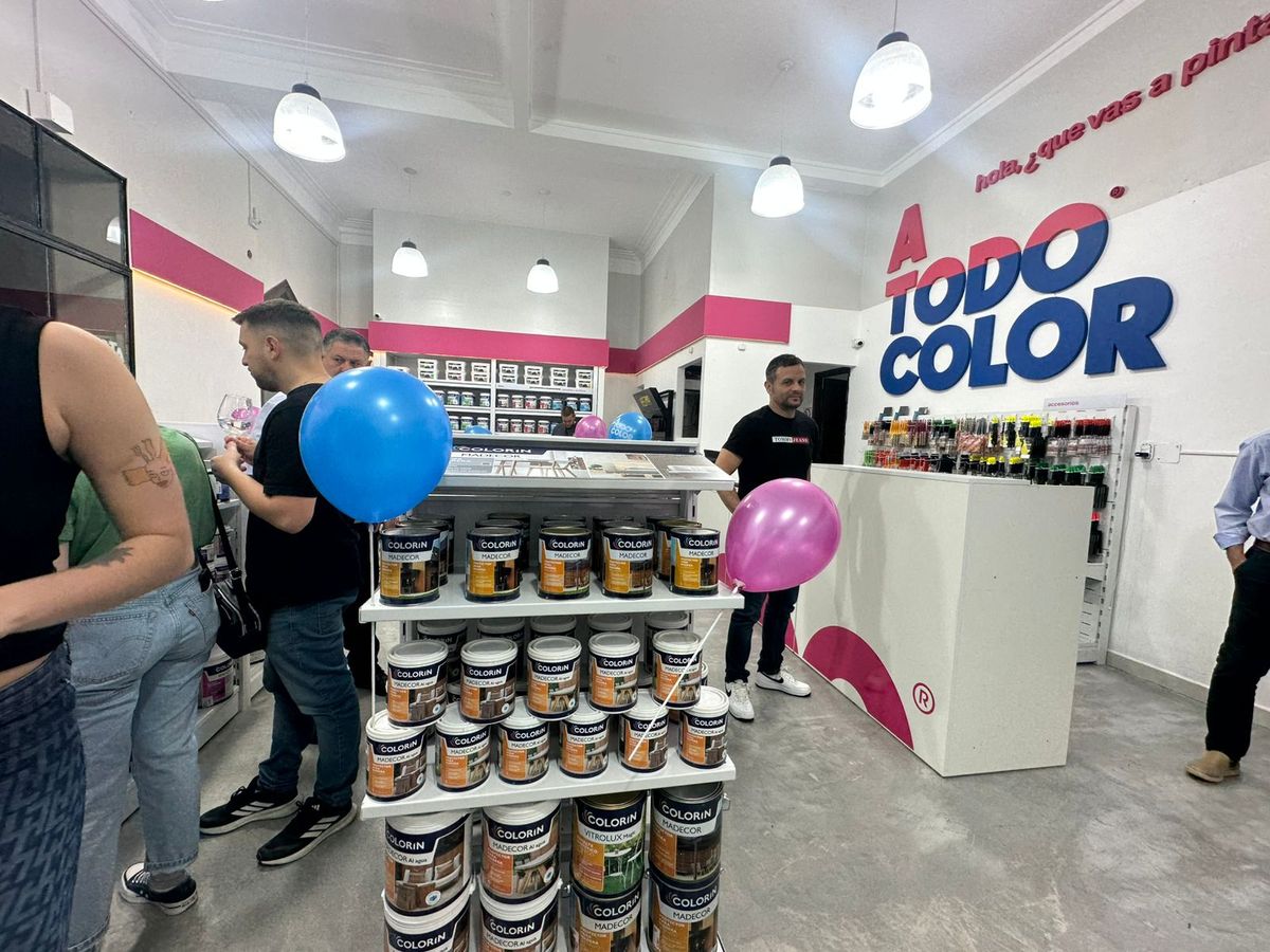 A Todo Color apuesta a un modelo de atención renovado y una imagen innovadora con su nueva sucursal en Santa Fe. A Todo Color apuesta a un modelo de atención renovado y una imagen innovadora con su nueva sucursal en Santa Fe.