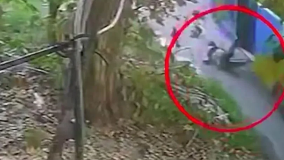 Impactante video: un nene de 5 años fue arrastrado una cuadra por un colectivo en Villa Fiorito