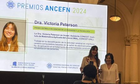 una investigadora de la fiq recibio el premio estimulo de la ancefn en el area de ingenieria una investigadora de la fiq recibio el premio estimulo de la ancefn en el area de ingenieria
