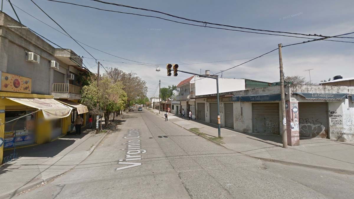 Un hombre falleció tras electrocutarse y que se le caiga un horno en la cabeza en Rosario