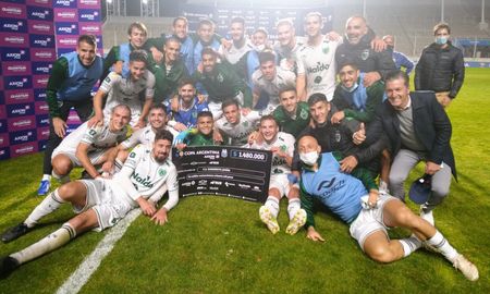 Sarmiento golpeó en un momento clave y avanzó de fase. Sarmiento golpeó en un momento clave y avanzó de fase.