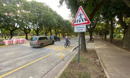 Él manda peatón de la Costanera a la altura del puente peatonal, ya está habilitado. Él manda peatón de la Costanera a la altura del puente peatonal, ya está habilitado.