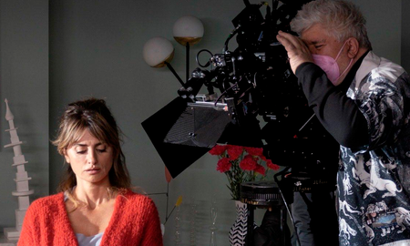 “Madres paralelas” se proyectará el 1 de septiembre en la Sala Grande del Palazzo del Cinema (Lido de Venecia), en la noche de apertura de la cita veneciana, nueve días antes de su estreno en España, detalló un cable de Europa Press. “Madres paralelas” se proyectará el 1 de septiembre en la Sala Grande del Palazzo del Cinema (Lido de Venecia), en la noche de apertura de la cita veneciana, nueve días antes de su estreno en España, detalló un cable de Europa Press.
