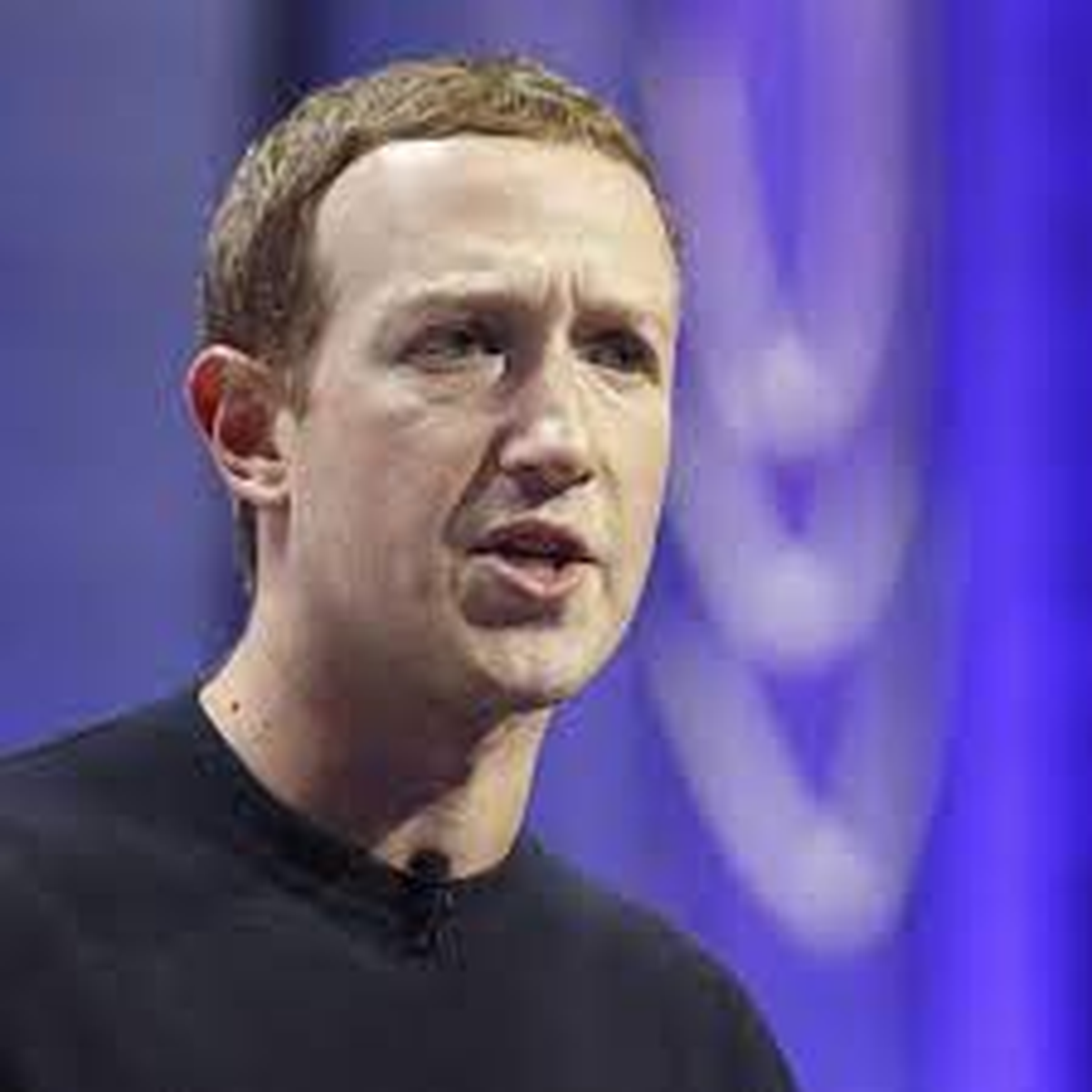 Mark Elliot Zuckerberg es un programador y empresario estadounidense, uno de los creadores y fundadores de Facebook, su actual presidente.