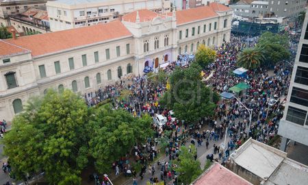 Sin discusión paritaria, los docentes universitarios continúan con el paro de actividades. Sin discusión paritaria, los docentes universitarios continúan con el paro de actividades.