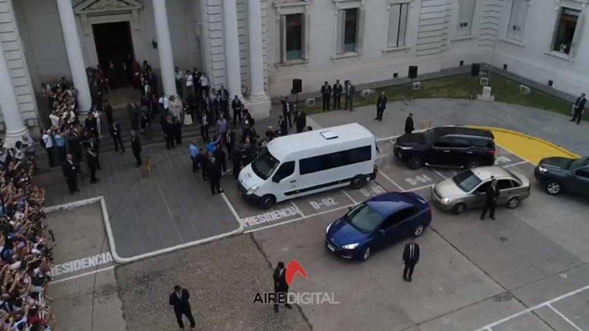 La llegada de Alberto Fernández a la legislatura santafesina desde el drone de Aire