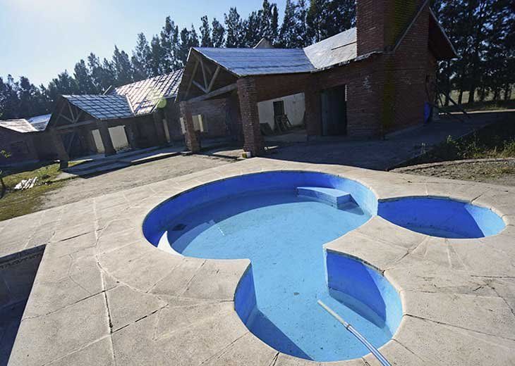 La famosa quinta -con la pileta de Mickey- que compró el líder de Los Monos en la ruta nacional 33.