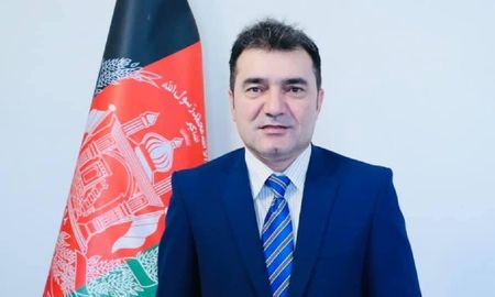 Dawa Khan Menapal fue baleado mientras circulaba a bordo de un auto cerca de una mezquita de Kabul. Dawa Khan Menapal fue baleado mientras circulaba a bordo de un auto cerca de una mezquita de Kabul.