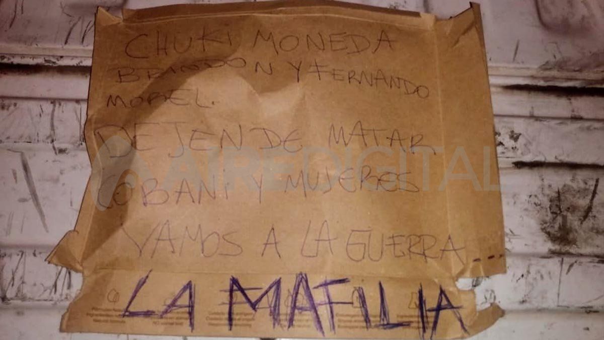 Los atacantes dejaron una nota que dice:
