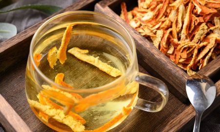 Licuar cáscaras de mandarina con vinagre es un método de limpieza casero, económico y fácil. Licuar cáscaras de mandarina con vinagre es un método de limpieza casero, económico y fácil.