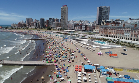 Verano 2025: el precio del alquiler de las carpas en Mar del Plata aumentó. Verano 2025: el precio del alquiler de las carpas en Mar del Plata aumentó.