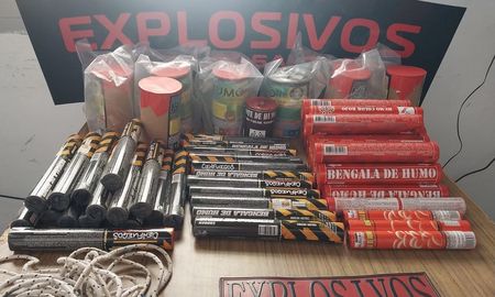 Los elementos secuestrados quedaron a disposición de la Brigada de Explosivos. Los elementos secuestrados quedaron a disposición de la Brigada de Explosivos.
