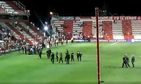 José, uno de los policías agredidos este miércoles luego del partido de Unión y Junior, relató cómo se desarrollaron los incidentes. José, uno de los policías agredidos este miércoles luego del partido de Unión y Junior, relató cómo se desarrollaron los incidentes.