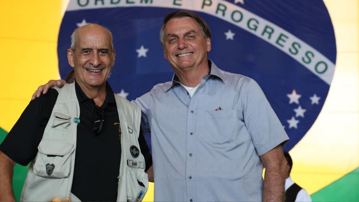 Jair Bolsonaro junto al jefe de Gabinete de Brasil