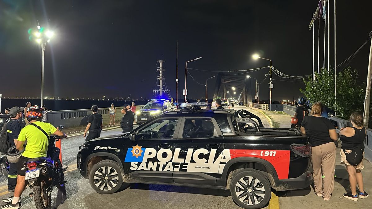 El corte total del Puente Carretero comenzó alrededor de las 15:30.