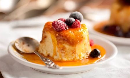 Unos exquisitos budincitos de frutos rojos con la receta de Maru Botana. Unos exquisitos budincitos de frutos rojos con la receta de Maru Botana.