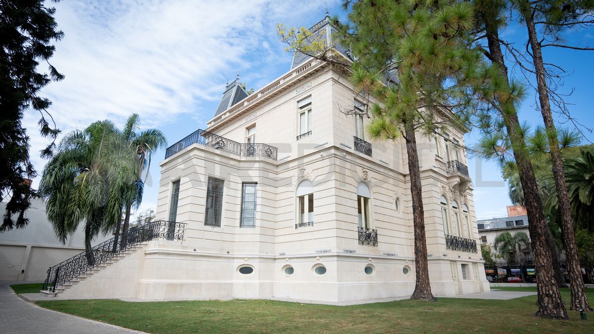 La Casa de la Cultura está ubicada en Bulevar Gálvez y Güemes, en el centro de la ciudad de Santa Fe. La Casa de la Cultura está ubicada en Bulevar Gálvez y Güemes, en el centro de la ciudad de Santa Fe.