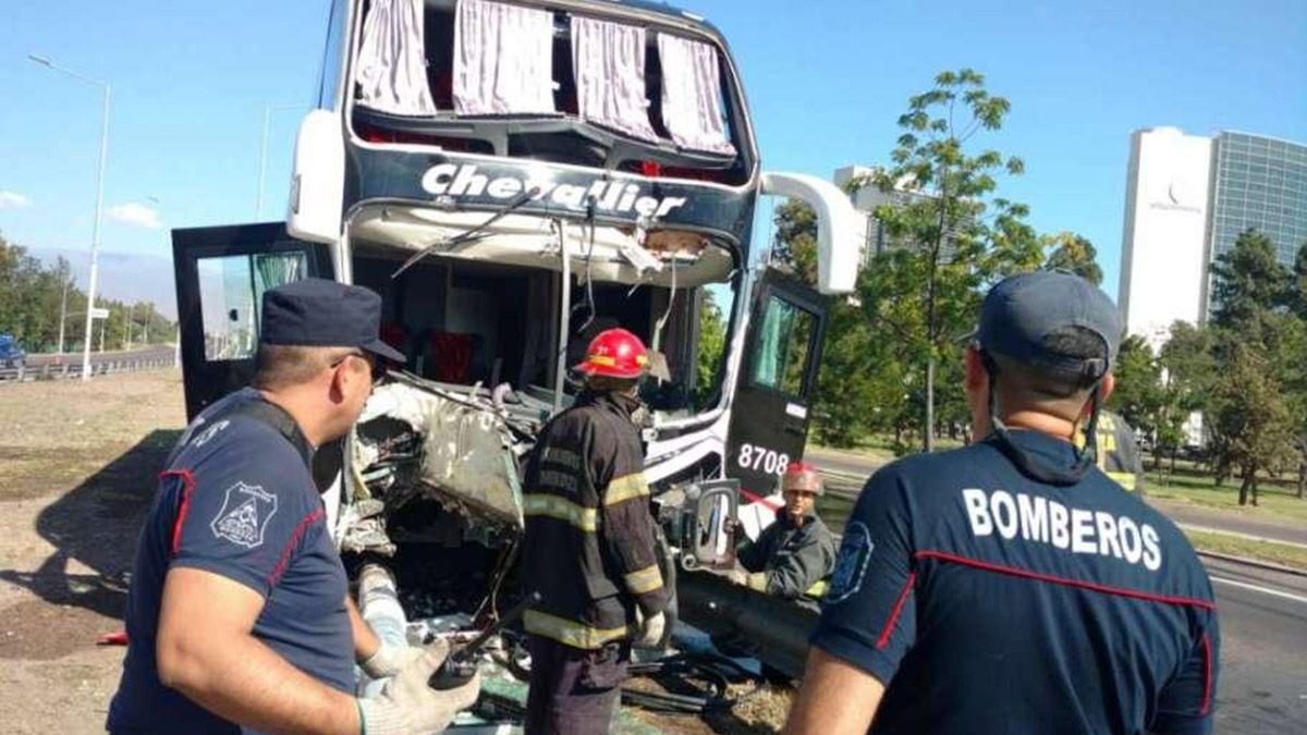 Un colectivo que iba de Mendoza a Córdoba chocó a la altura de Guaymallén