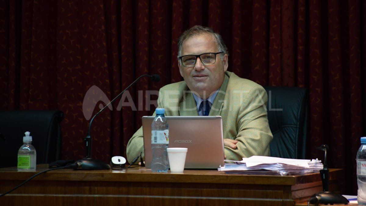 El juez Sergio Carraro, preside el tribunal en el juicio a tres hombres por el abuso sexual de un menor en Santa Rosa de Calchines