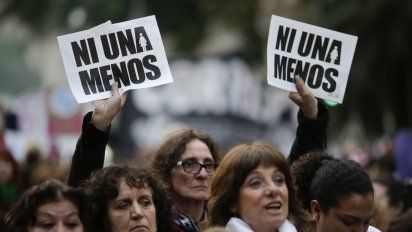 Aire de Santa Fe | Ni una menos es una consigna que dio nombre a un movimiento feminista surgido en Argentina en 2015, que posteriormente se expandiría a gran escala hacia varios países de Hispanoamérica y otras regiones del mundo.