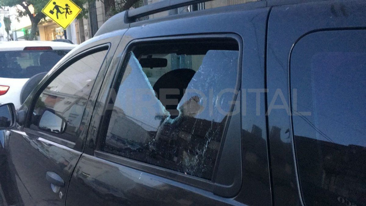 As&iacute; qued&oacute; la camioneta a la que los ladrones le dispararon.&nbsp;