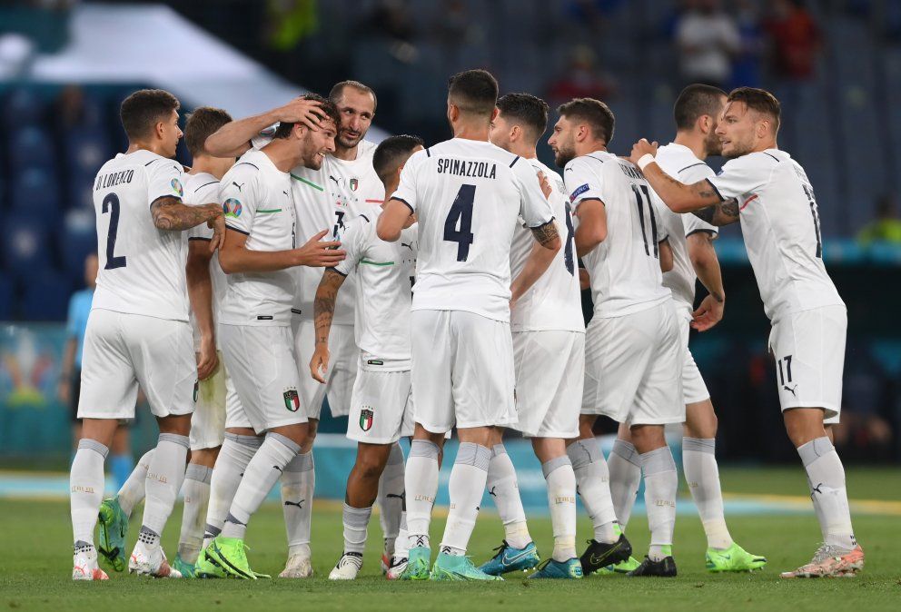 Italia debutó en la Eurocopa con una victoria contundente.