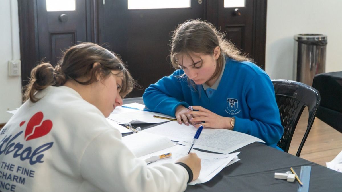 El programa Quedate brindará apoyo presencial a estudiantes secundarios para que puedan cerrar el año escolar y rendir las materias pendientes.