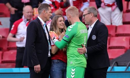 Kasper Schmeichel, arquero de Dinamarca, expresó su disconformidad con Uefa por tener que reanudar el partido con Finlandia en la Eurocopa luego del desmayo de Christian Eriksen. Kasper Schmeichel, arquero de Dinamarca, expresó su disconformidad con Uefa por tener que reanudar el partido con Finlandia en la Eurocopa luego del desmayo de Christian Eriksen.
