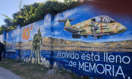 Descubrieron el mural que conmemora los 40 años de la gesta de Malvinas Descubrieron el mural que conmemora los 40 años de la gesta de Malvinas