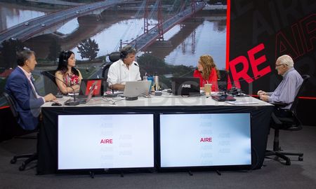 Luis Mino y Alejandra Pautasso entrevistaron al ministro Juan Manuel Pusineri, a Ana Ingaramo y a José Luis Ambrosino en una mesa para debatir a fondo el darma de la pobreza en Santa Fe. Luis Mino y Alejandra Pautasso entrevistaron al ministro Juan Manuel Pusineri, a Ana Ingaramo y a José Luis Ambrosino en una mesa para debatir a fondo el darma de la pobreza en Santa Fe.